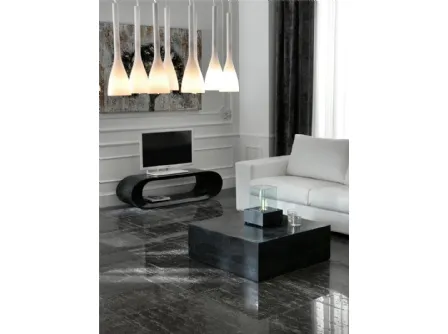 Tavolino Nanay in compensato marino ricoperto da tasselli di pietra fossile di Stones