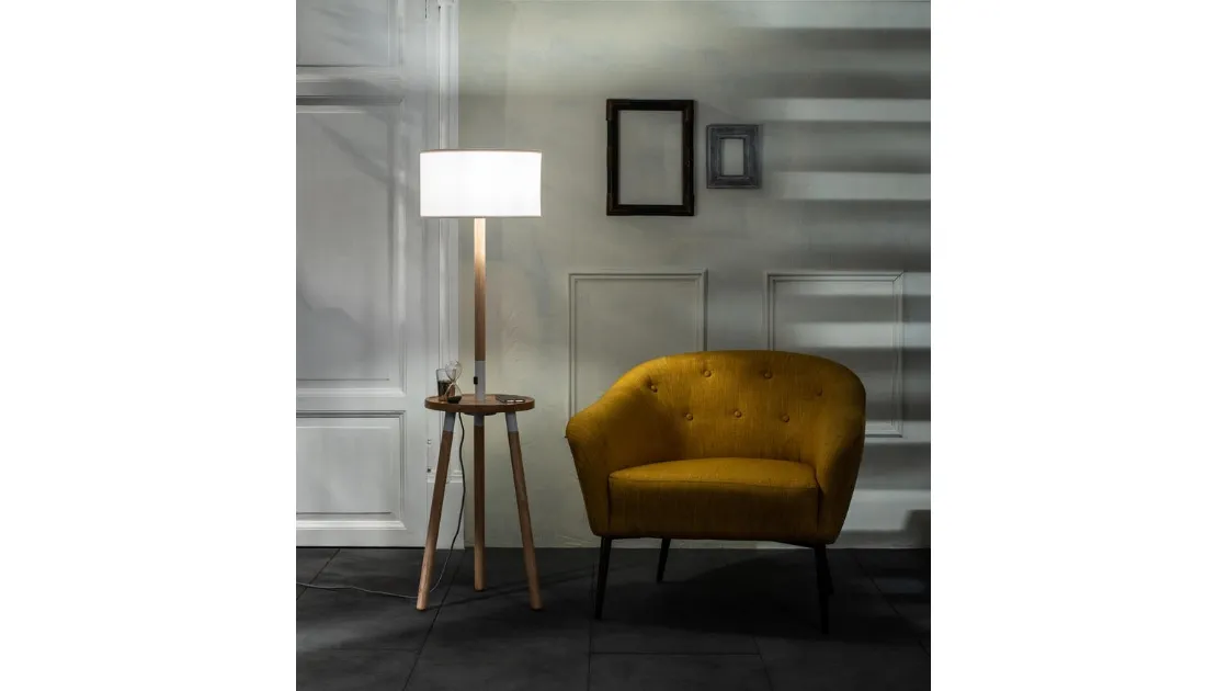 Lampada da terra Acrux in legno di faggio con paralume in tessuto di Stones