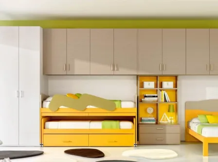 Cameretta 628 a ponte con tre letti, di cui uno estraibile di Ferrimobili