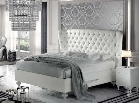 Letto con ampia testiera in pelle trapuntata Verdi di Stilfar