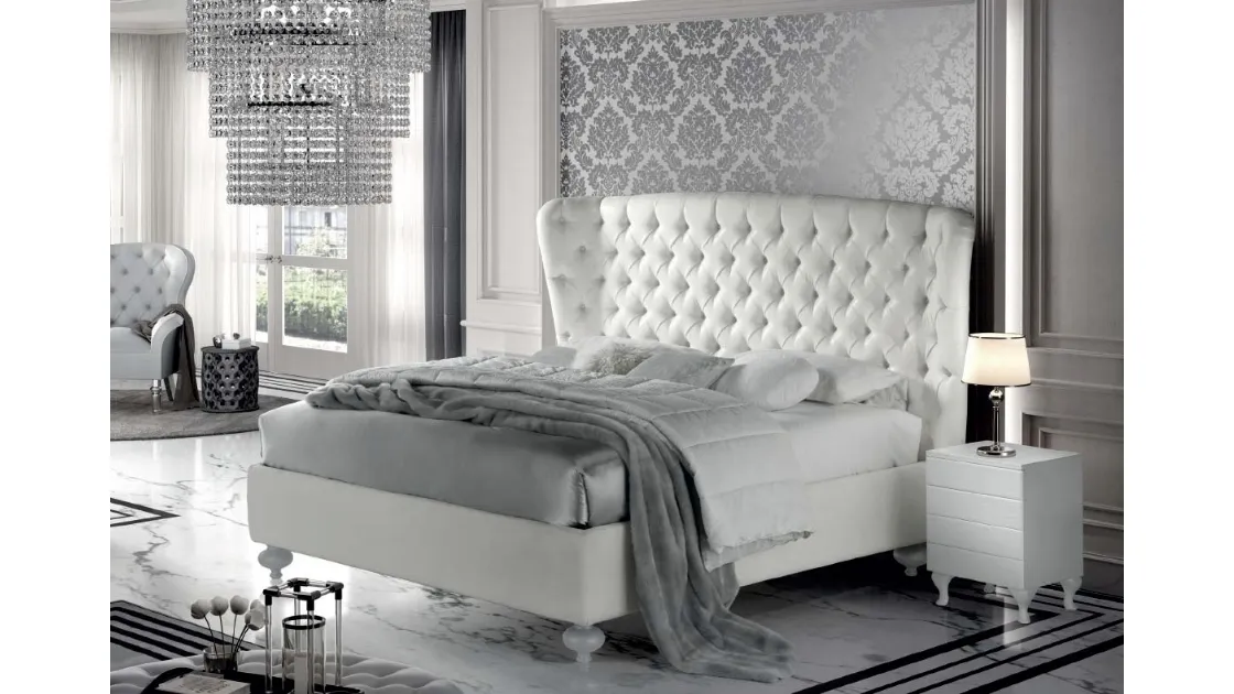 Letto con ampia testiera in pelle trapuntata Verdi di Stilfar