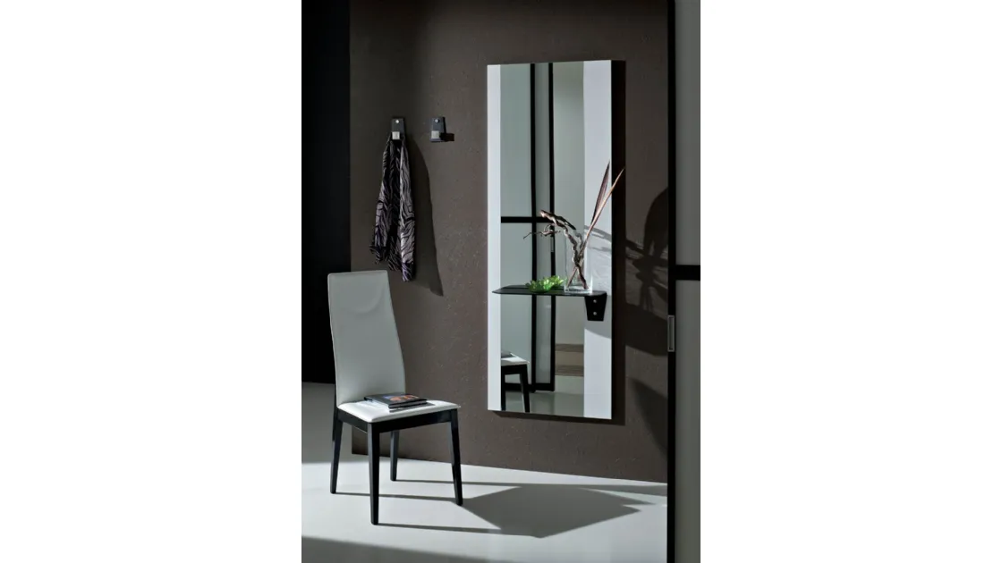 Mobile ingresso con specchio con fasce laterali in laccato Rosso Lia di La Primavera