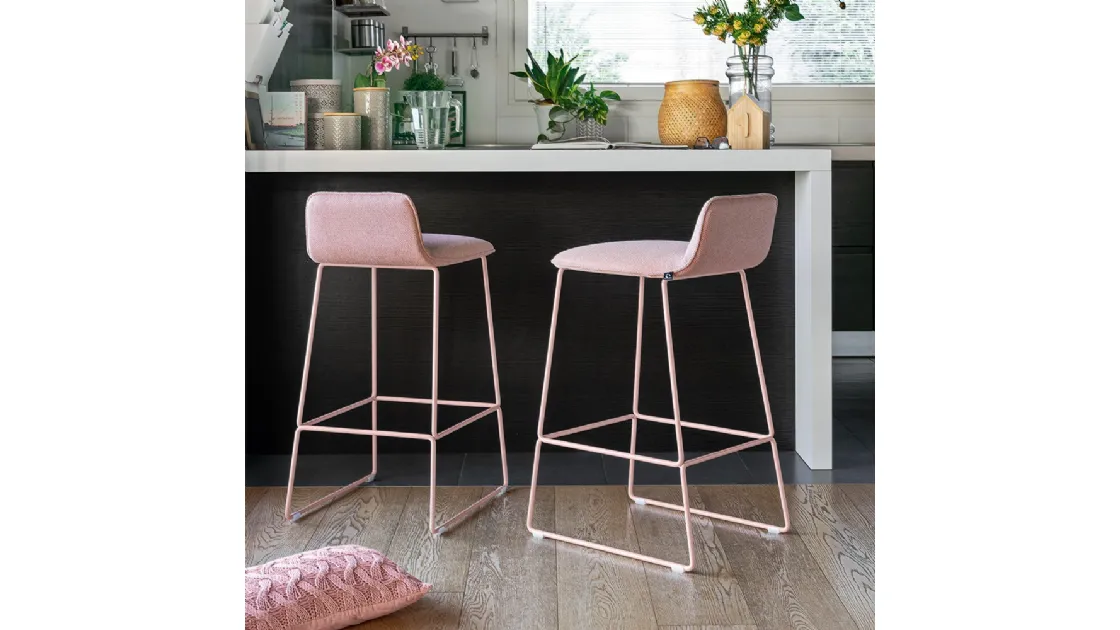 Sgabello in tessuto imbottito Riley Soft di Connubia