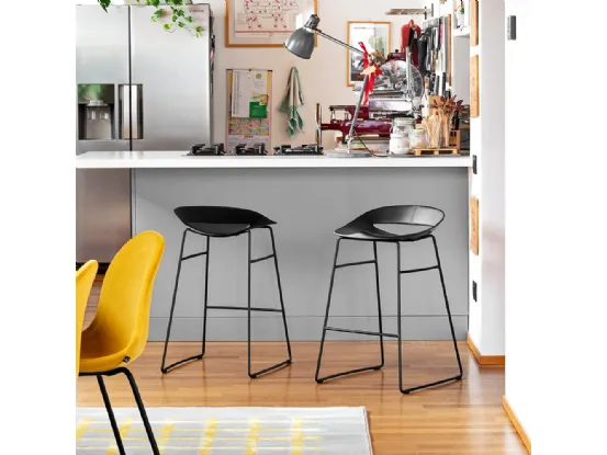 Sgabello Cosmopolitan in polipropilene di Connubia