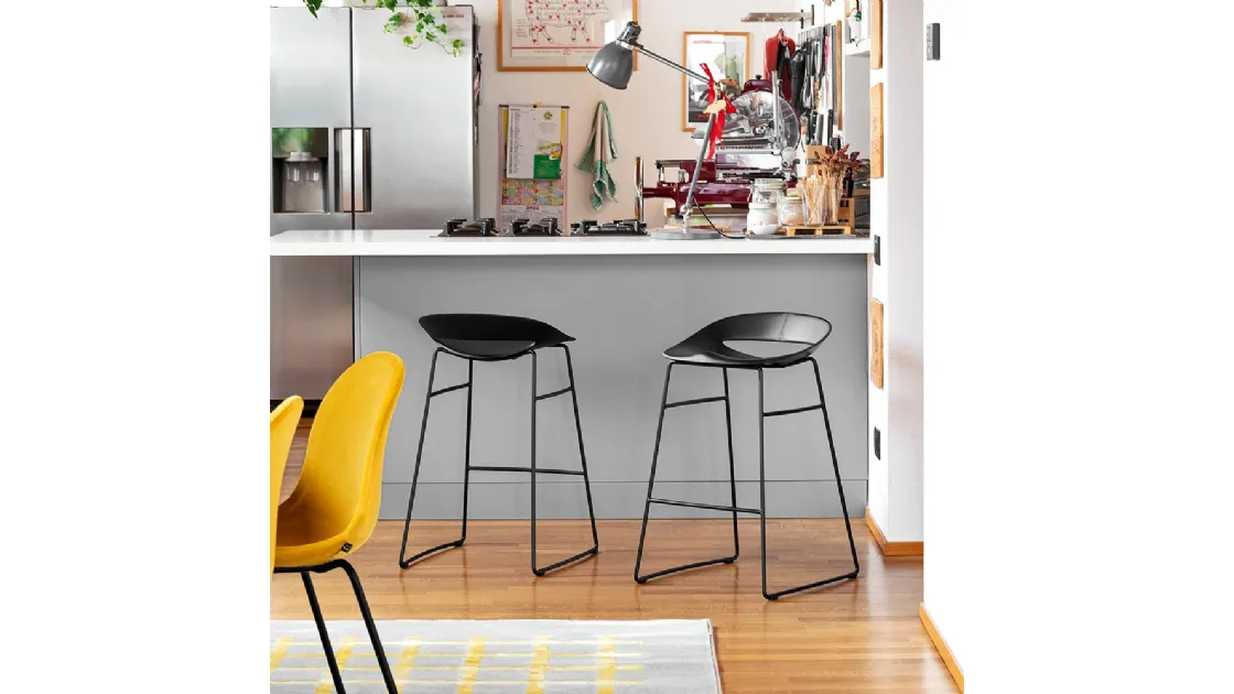 Sgabello Cosmopolitan in polipropilene di Connubia