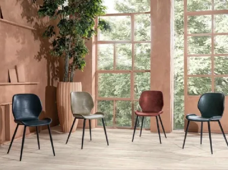 Sedia Diana rivestita in soft touch vari colori con gambe in metallo di Stones