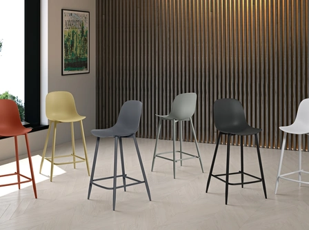 Sgabello in polipropilene Frida di Stones