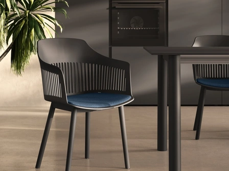 Sedia Laila con braccioli di Scavolini