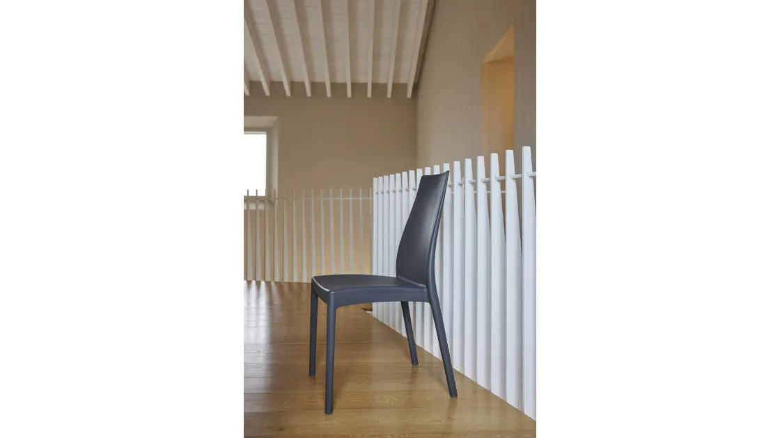 Sedia impilabile Mira S106 di Friulsedie