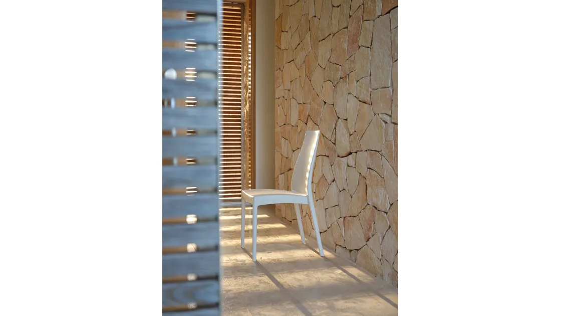 Sedia impilabile Mira S106 di Friulsedie