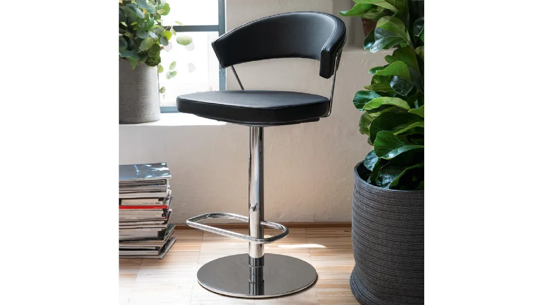 Sgabello regolabile in altezza New York di Connubia