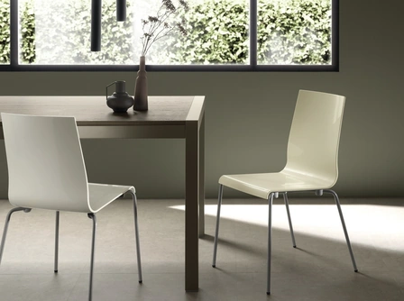 Sedia impilabile Kuadra 1151 di Scavolini