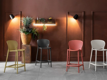 Sgabello impilabile in polipropilene Spot di Stones