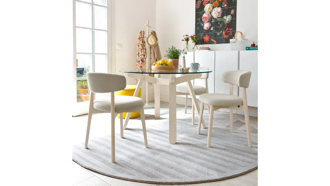 Sedia in tessuto imbottito e legno Talks di Connubia