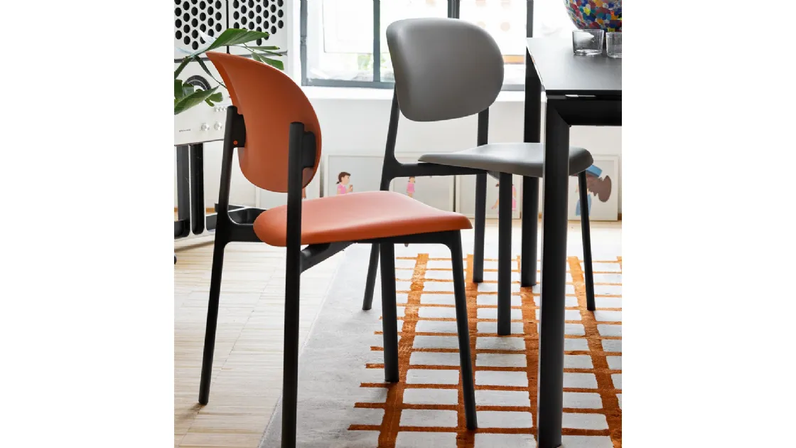 Sedia impilabile in polipropilene riciclato Zero di Connubia