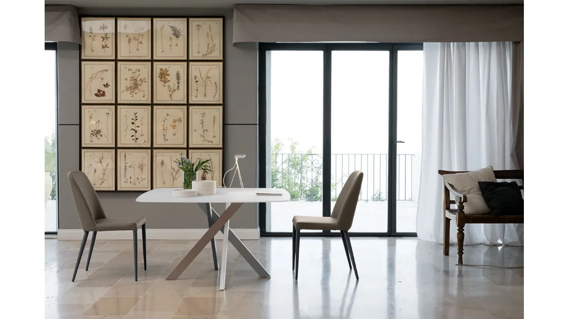 Tavolo Giotto T25 con top in vetro di Friulsedie