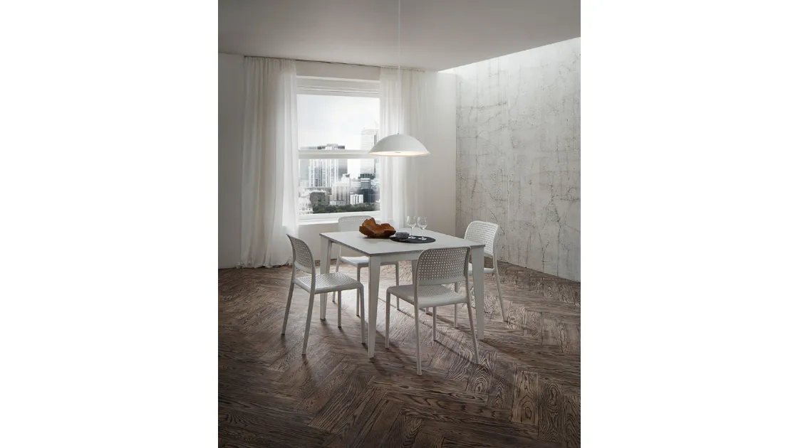 Tavolo Carlo Super Quadrato con top in laminato HPL e gambe in metallo di La Primavera