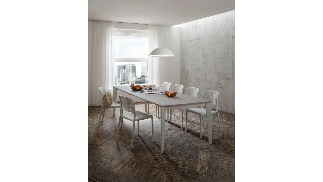 Tavolo Carlo Super Quadrato con top in laminato HPL e gambe in metallo di La Primavera