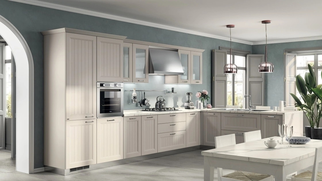 Cucina Classica con penisola Colony 04 in laccato Bianco a doghe di Scavolini