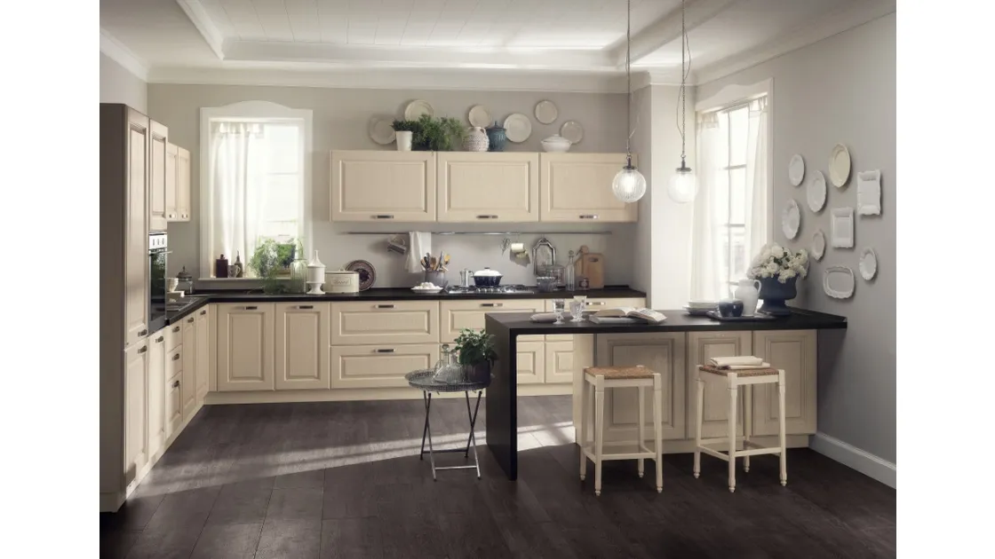 Cucina Classica con penisola Madeleine 06 Bianco Burro di Scavolini