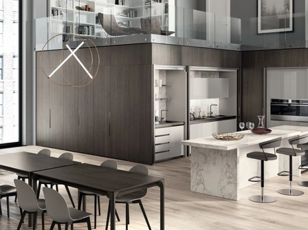 Cucina su misura salvaspazio con isola centrale Boxi 04 in laccato lucido Grigio Chiaro di Scavolini