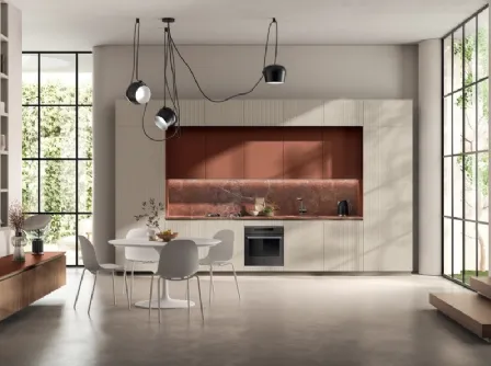 Cucina lineare su misura Mira 05 in laccato Tortora e Ruggine di Scavolini