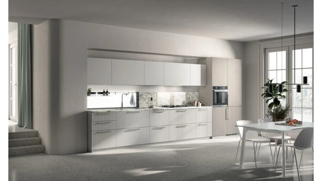 Cucina su misura Musa 05 in laccato dogato opaco Grigio Airone e decorativo Oriental Light di Scavolini